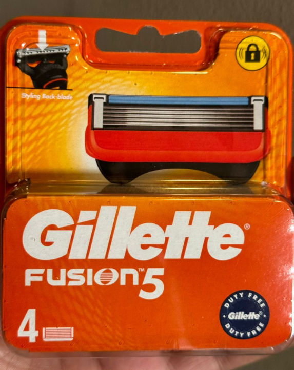 GILLETTE FUSION 5 BLADES 4 CARTS